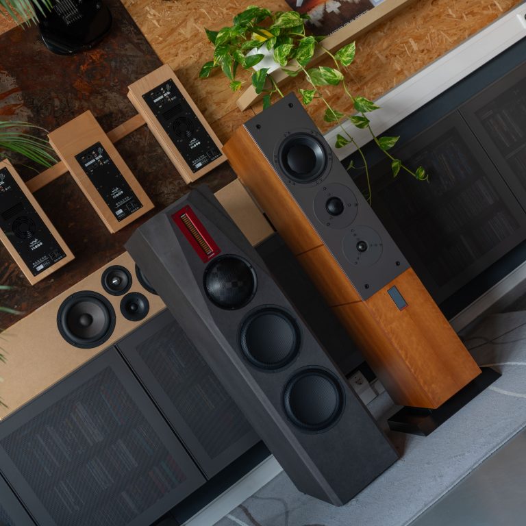 Dynaudio Confidence 5 ohne Deckel und Mosel Bildformat 1zu1